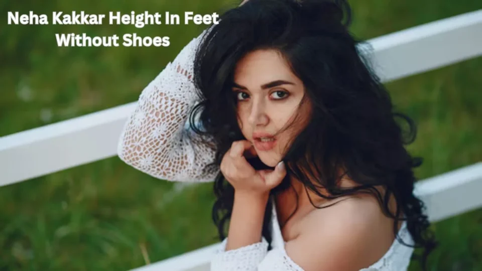 Neha Kakkar Height in Feet Without Shoes